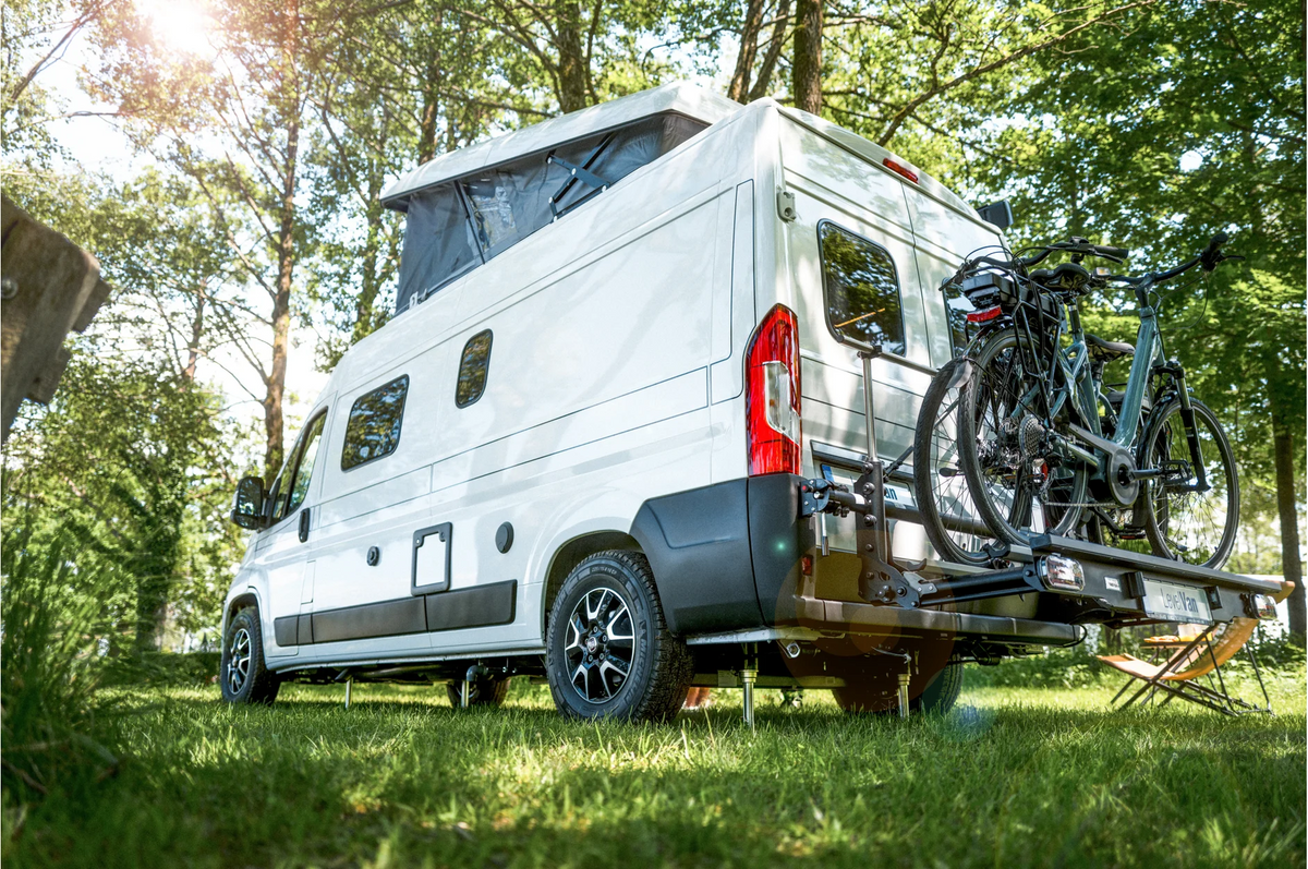 E&P LevelVan hydraulisches Levelling am Kastenwagen – Einbausituation