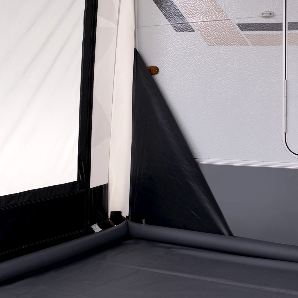 Rebelcamper Aquacover am Wohnwagen
