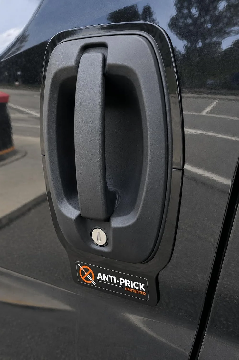 WOMOFIX Anti-Prick montiert am Fahrzeug
